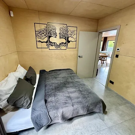 Houseboat With Touch Of Luxury 브라티슬라바