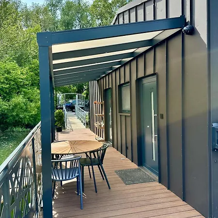 Houseboat With Touch Of Luxury *