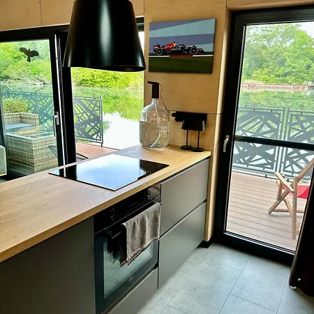 度假居 Houseboat With Touch Of Luxury *