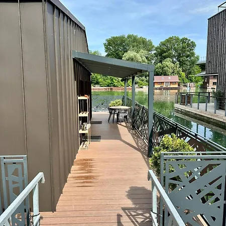 Houseboat With Touch Of Luxury Semesterbostad *