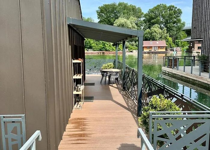 Houseboat With Touch Of Luxury Vakantiehuis *