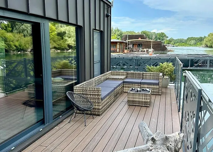 Houseboat With Touch Of Luxury Vakantiehuis Bratislava