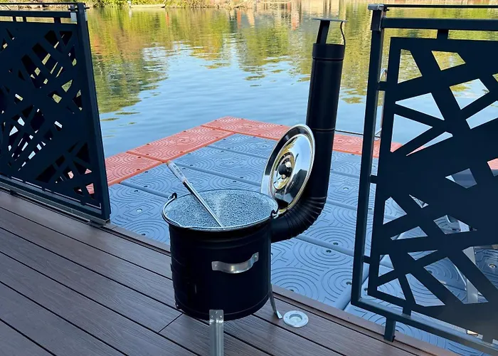 Houseboat With Touch Of Luxury *