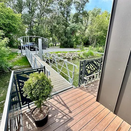 Nyaraló Houseboat With Touch Of Luxury