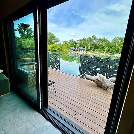 Nyaraló Houseboat With Touch Of Luxury