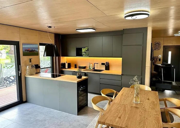 Houseboat With Touch Of Luxury * Μπρατισλάβα