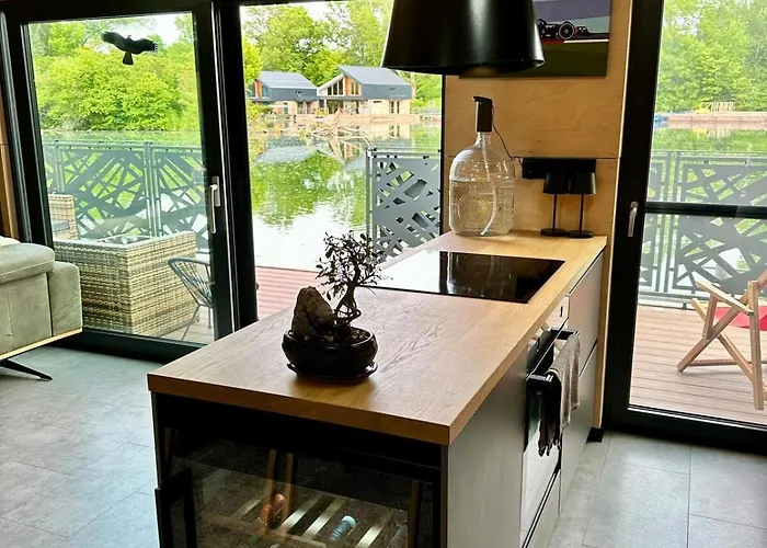 Houseboat With Touch Of Luxury Hébergement de vacances